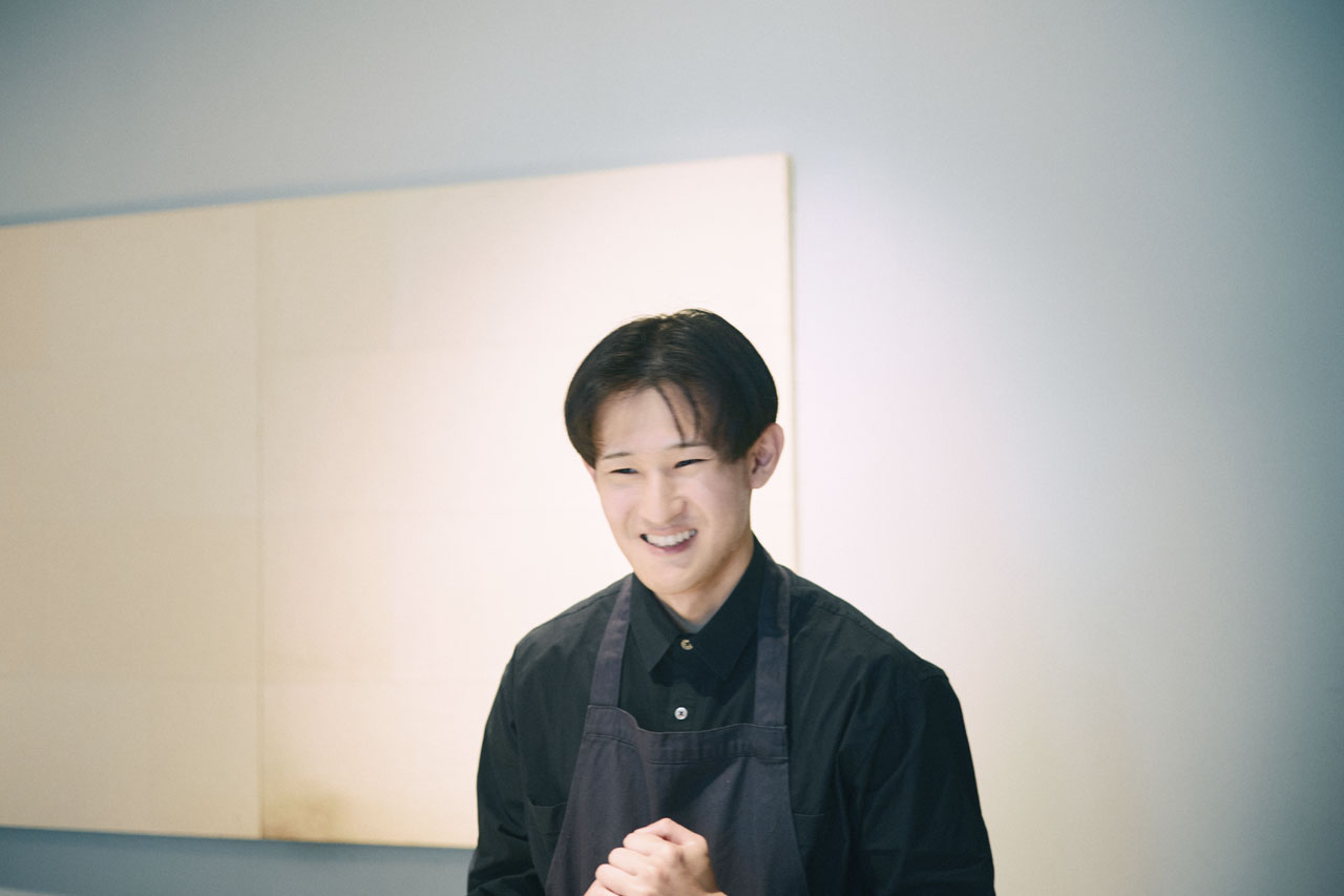 店長代理として働く様子