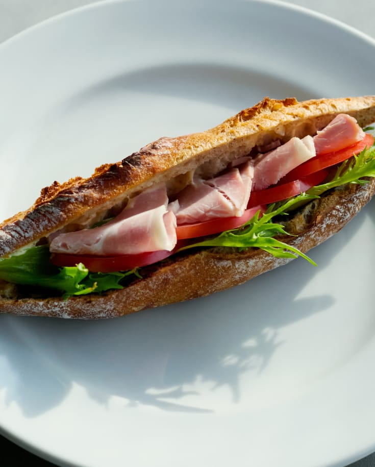 鶏ハムと黒味噌のサンドイッチ